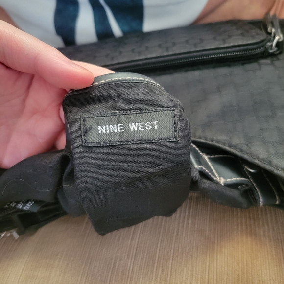 Authentic Nine West Shoulder Bag - Picture 6 of 12